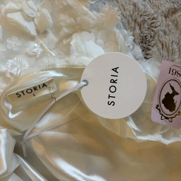 STORIA White 3D Floral Mini Dress – Size Small - Picture 2 of 5
